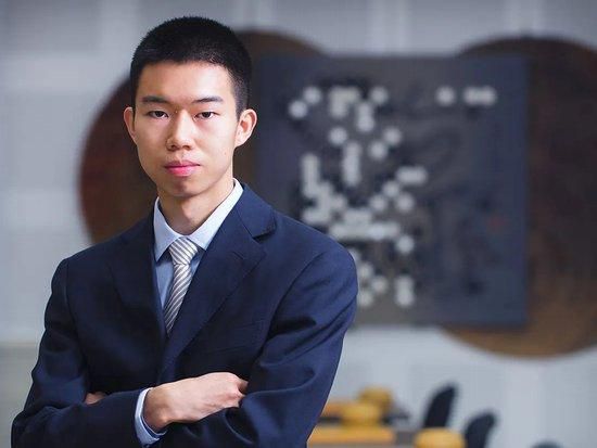 但《太阳报》表示，滕哈赫不会让瓦拉内在赛季结束前离开曼联，因为他希望带队冲击前四。
